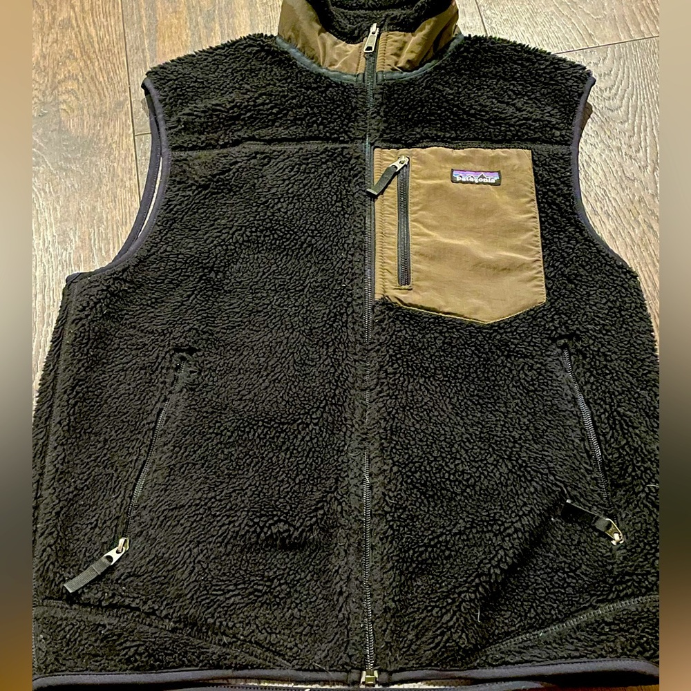 Patagonia MensClassic Retro-X Vest Size Medium. Color: Black.